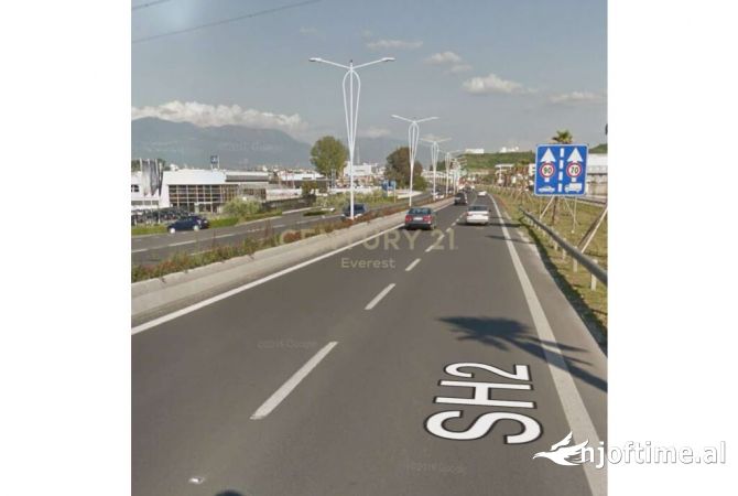 Truall ose Toke ne Tirane - 660,000 Euro