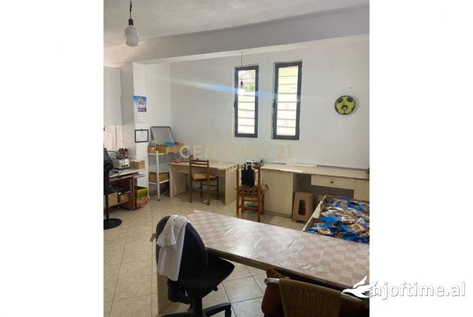 Ambient biznesi ne shitje 1+1 ne Tirane - 120,000 Euro
