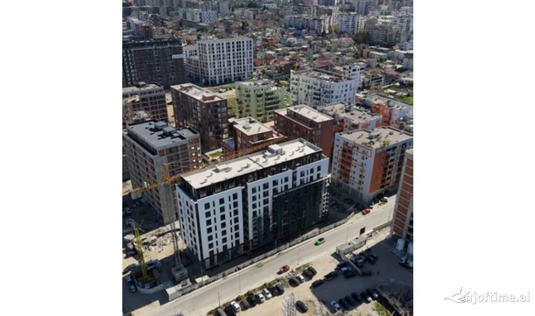 Shtepi ne shitje Apartament ne Tirane, Garsoniere, Mobilimi Bosh, pa mobiluar, Pagesa 462,800  Euro.