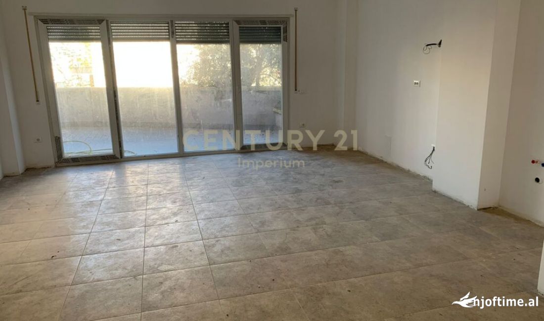 Shtepi ne shitje Apartament ne Tirane, 2+1, Mobilimi Bosh, pa mobiluar, Pagesa 250,000  Euro.