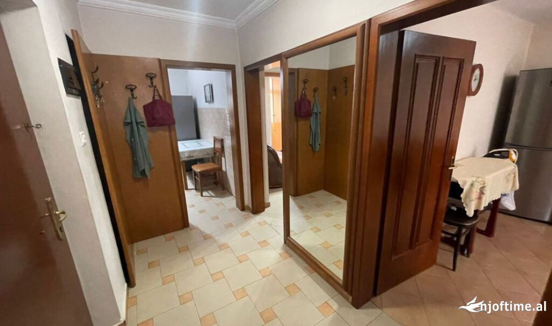 Shtepi ne shitje Apartament ne Tirane, 2+1, Mobilimi E mobiluar, Pagesa 230,000  Euro.