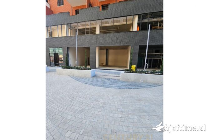 Ambient biznesi me qera 2+1 ne Tirane - 3,500 Euro