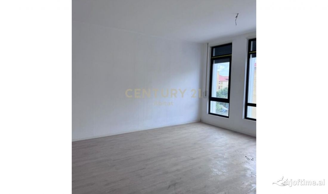 Shtepi ne shitje Apartament ne Tirane, 1+1, Mobilimi Bosh, pa mobiluar, Pagesa 125,000  Euro.