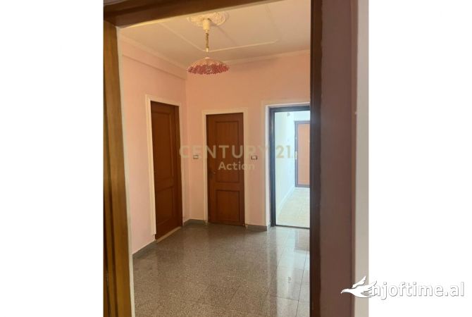 Shtepi ne shitje 2+1 ne Tirane - 250,000 Euro