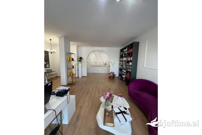 Shtepi me qera 2+1 ne Tirane - 1,400 Euro