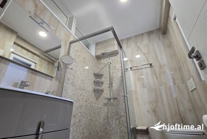 Shtepi me qera Apartament ne Tirane, 2+1, Mobilimi E mobiluar, Pagesa 1,000  Euro.