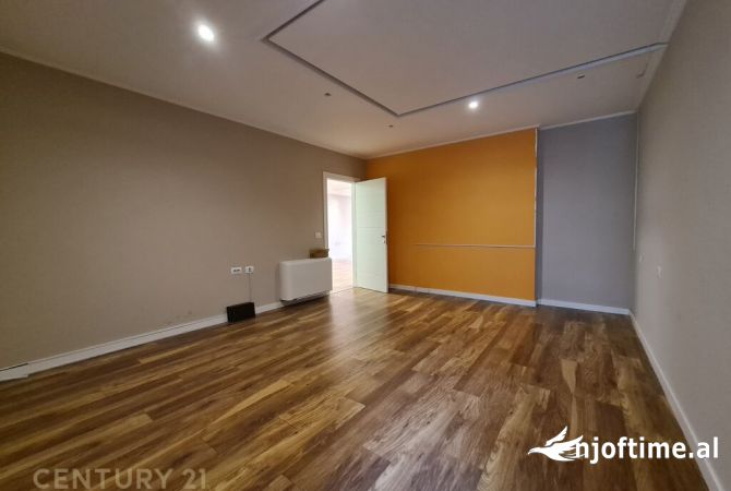 Shtepi me qera Apartament ne Tirane, 3+1, Mobilimi Bosh, pa mobiluar, Pagesa 1,500  Euro.
