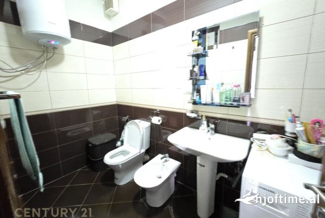 Shtepi ne shitje Apartament ne Tirane, 2+1, Mobilimi E mobiluar, Pagesa 113,000  Euro.