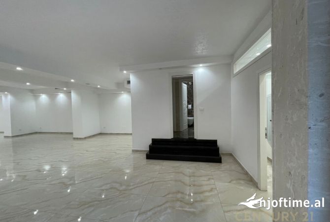 Ambjent biznesi me qera 1+1 ne Vlore - 6,200 Euro