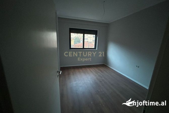 Ambient biznesi me qera 1+1 ne Tirane - 700 Euro