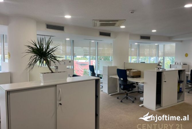 Ambient biznesi me qera 3+1 ne Tirane - 13,160 Euro