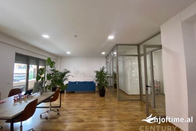 Ambient biznesi me qera 3+1 ne Tirane - 3,500 Euro