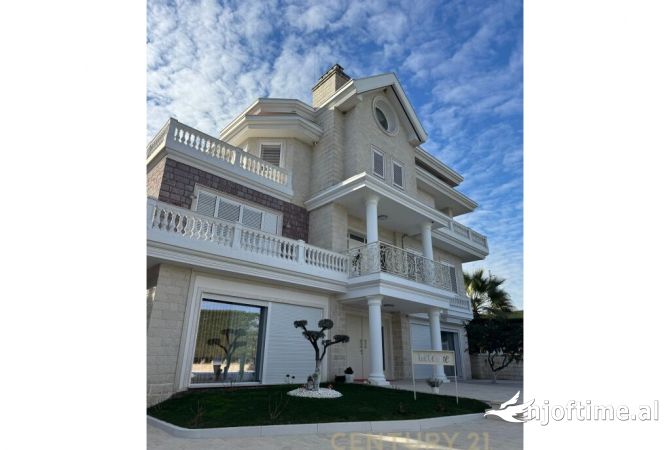 Shtepi me qera Vila Luksoze ne Tirane, 7+1, Mobilimi E mobiluar, Pagesa 8,000  Euro.