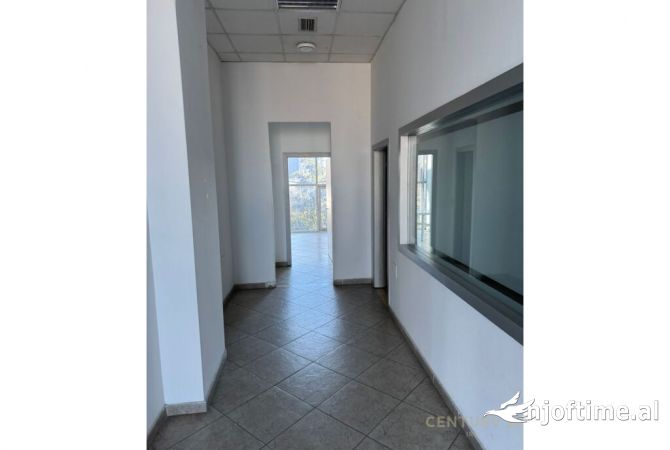 Ambient biznesi me qera 1+1 ne Tirane - 2,800 Euro