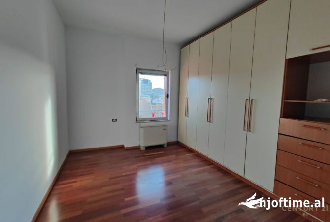 Ambient biznesi me qera 3+1 ne Tirane - 2,200 Euro