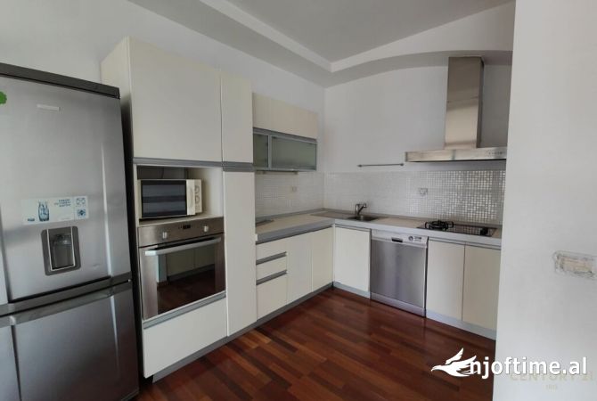 Zyre per qira tek Galeria ETC!! 2,200 Euro /Muaj