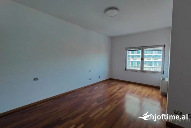 Zyre per qira tek Galeria ETC!! 2,200 Euro /Muaj