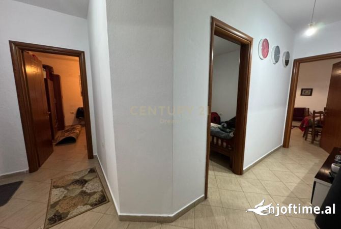 Shtepi ne shitje Apartament ne Tirane, 2+1, Mobilimi E mobiluar, Pagesa 200,000  Euro.