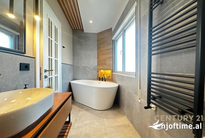 Shtepi ne shitje Apartament ne Tirane, 3+1, Mobilimi E mobiluar, Pagesa 360,000  Euro.