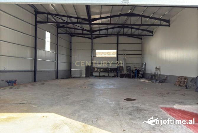 Ambient biznesi me qera 3+1 ne Tirane - 2,500 Euro