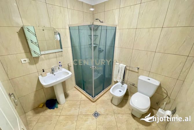 Shtepi ne shitje Apartament ne Tirane, 2+1, Mobilimi Bosh, pa mobiluar, Pagesa 260,000  Euro.