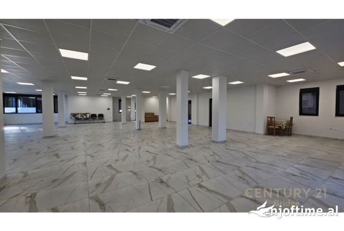 Ambient biznesi me qera 3+1 ne Tirane - 2,500 Euro