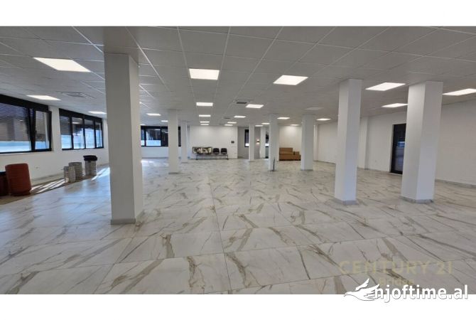 Ambient biznesi me qera 3+1 ne Tirane - 2,500 Euro