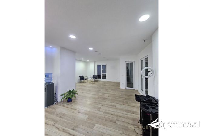 Ambient biznesi me qera 3+1 ne Tirane - 2,300 Euro