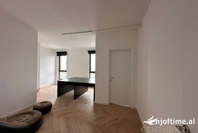Ambient biznesi me qera 3+1 ne Tirane - 3,000 Euro