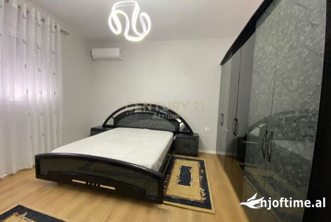 Shtepi me qera Apartament ne Tirane, 3+1, Mobilimi E mobiluar, Pagesa 550  Euro.