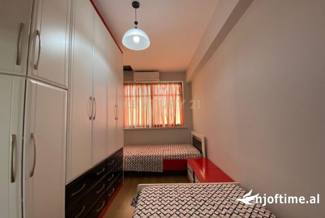 Shtepi me qera Apartament ne Tirane, 3+1, Mobilimi E mobiluar, Pagesa 550  Euro.