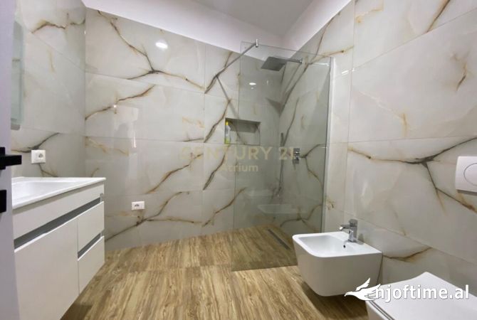 Shtepi me qera Apartament ne Tirane, 3+1, Mobilimi E mobiluar, Pagesa 550  Euro.