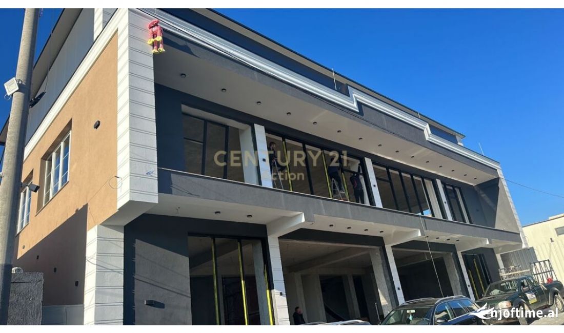 Jepet me qira ambjent komerciale Sauk! 5,500 Euro /Muaj