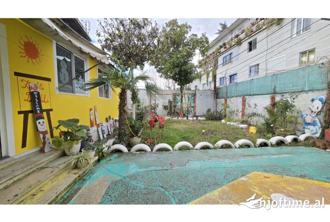 Ambient biznesi me qera 3+1 ne Tirane - 1,400 Euro