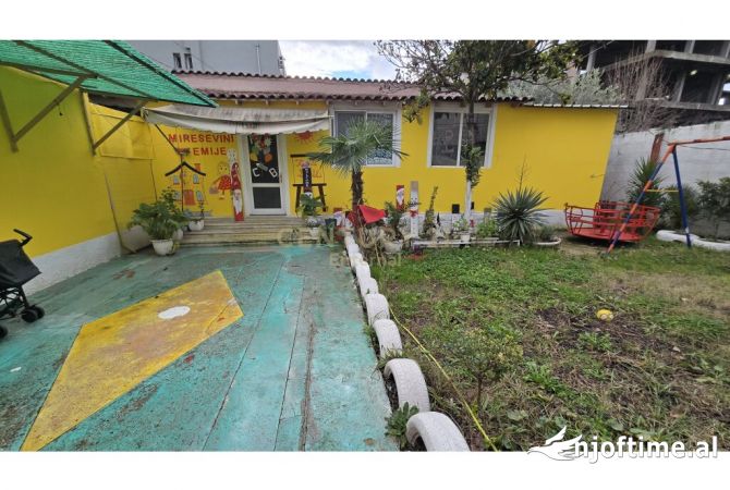 Ambient biznesi me qera 3+1 ne Tirane - 1,400 Euro