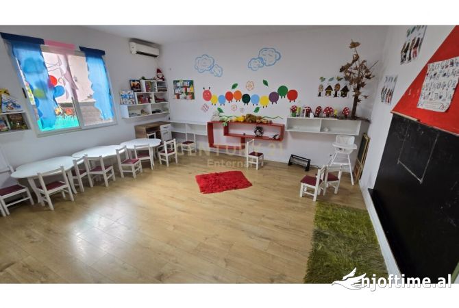 Ambjent Komercial Laprake! 1,400 Euro /Muaj