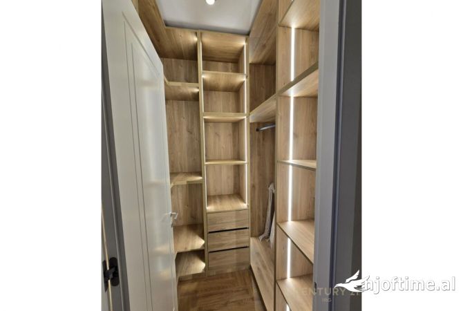 Shtepi me qera 2+1 ne Tirane - 2,300 Euro