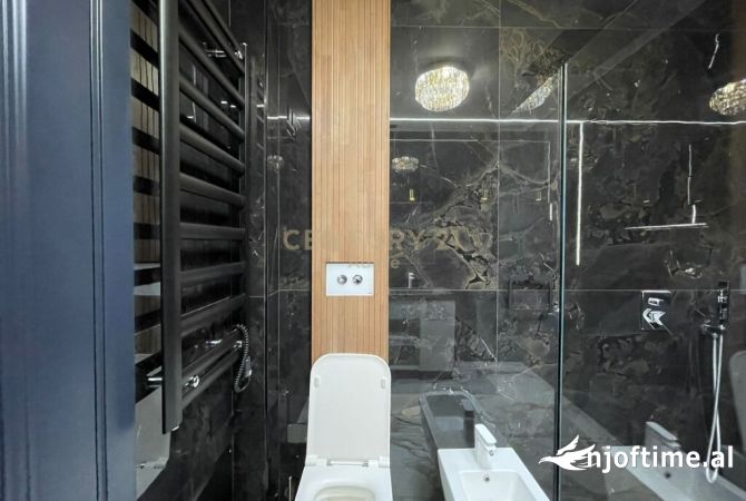 Shtepi me qera Apartament ne Tirane, 3+1, Mobilimi E mobiluar, Pagesa 4,000  Euro.