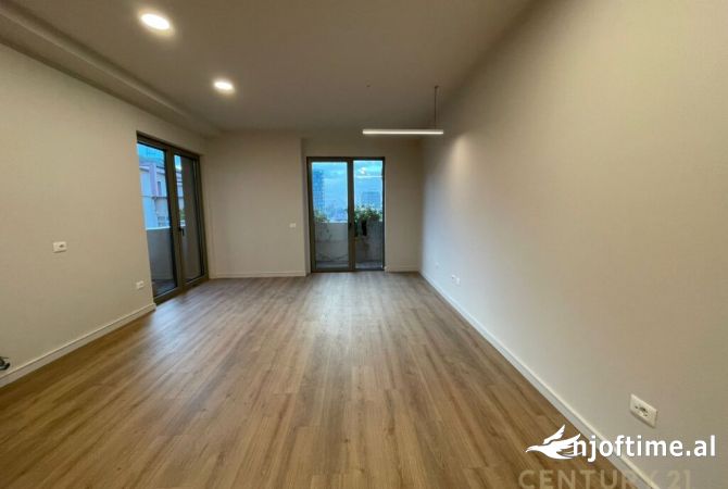 Shtepi ne shitje Apartament ne Tirane, 2+1, Mobilimi Bosh, pa mobiluar, Pagesa 450,000  Euro.