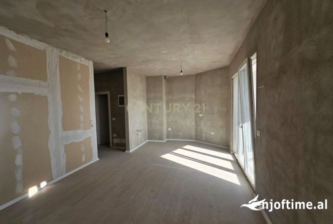 Shtepi ne shitje Apartament ne Tirane, 1+1, Mobilimi Bosh, pa mobiluar, Pagesa 140,000  Euro.