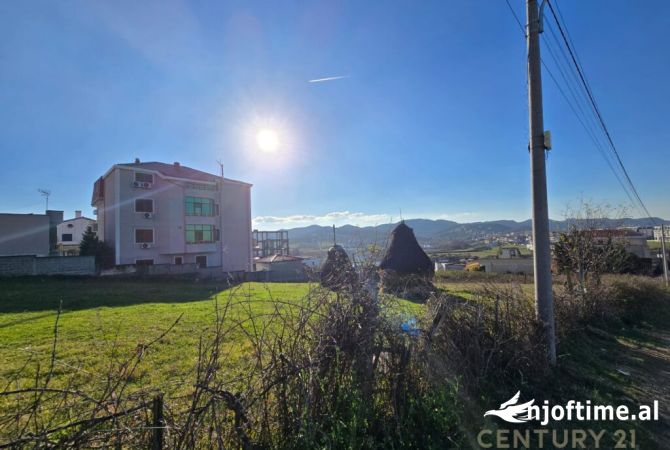 Truall ose Toke  ne Tirane - 120,000 Euro