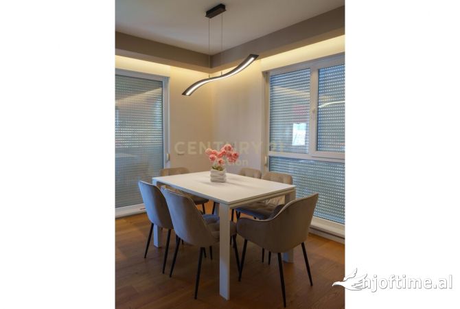 Shtepi ne shitje Apartament ne Tirane, 3+1, Mobilimi E mobiluar, Pagesa 345,000  Euro.