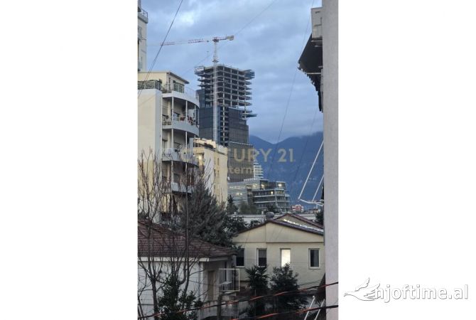 Shtepi ne shitje Vila Luksoze ne Tirane, 5+1, Mobilimi E mobiluar, Pagesa 399,000  Euro.