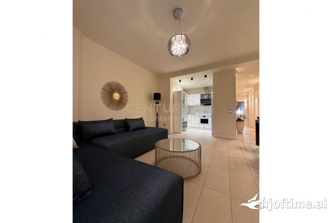 Shtepi me qera 3+1 ne Tirane - 1,300 Euro