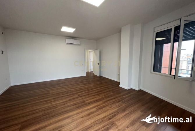 Apartament/ Zyre 2+1 per qira ne Qender