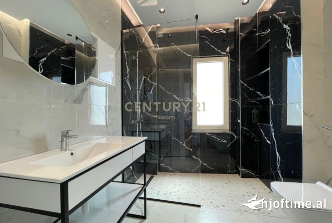 Shtepi ne shitje Apartament ne Tirane, 3+1, Mobilimi E mobiluar, Pagesa 350,000  Euro.