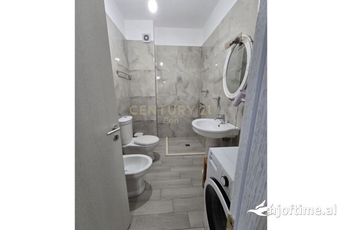 Shtepi ne shitje Apartament ne Durres, 2+1, Mobilimi E mobiluar, Pagesa 178,000  Euro.