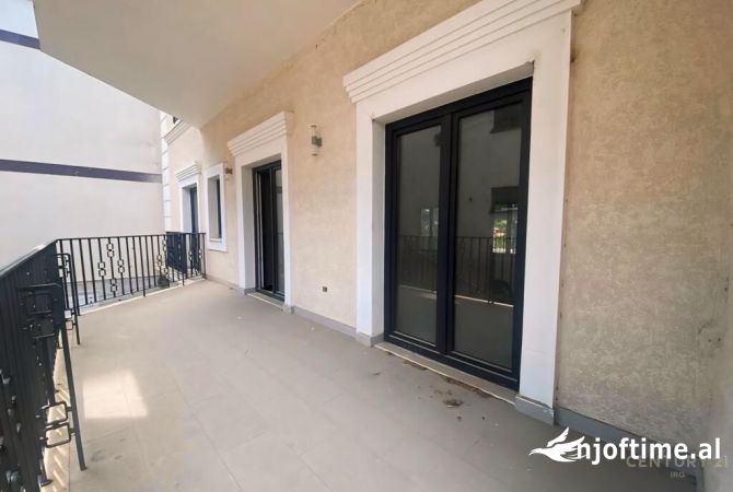 Ambient komercial per qira tek Rruga e Sales !