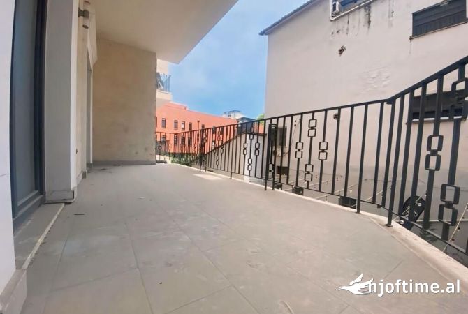 Ambient biznesi me qera 3+1 ne Tirane - 3,100 Euro