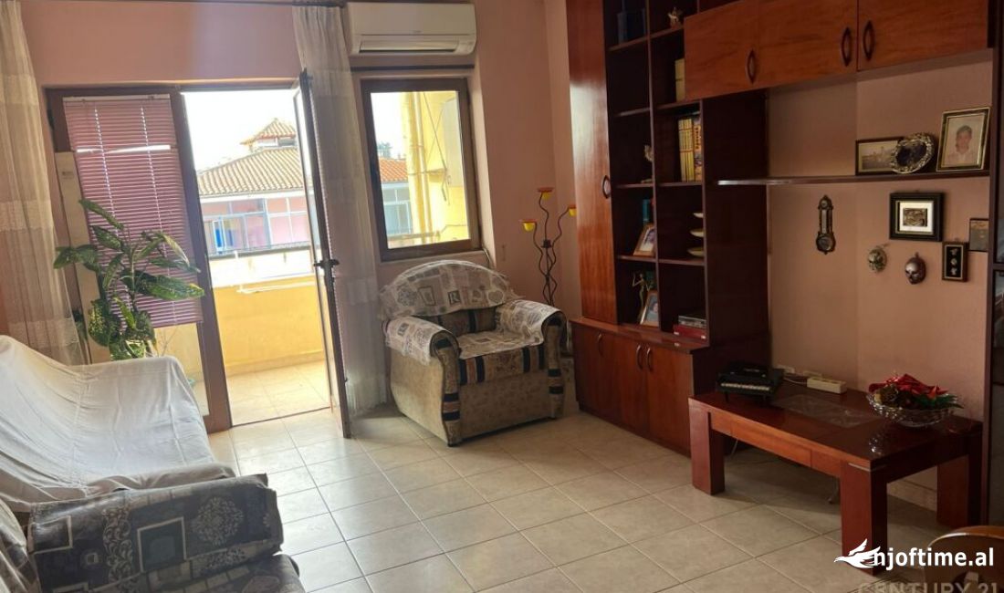 Shtepi ne shitje Apartament ne Tirane, 2+1, Mobilimi E mobiluar, Pagesa 140,000  Euro.